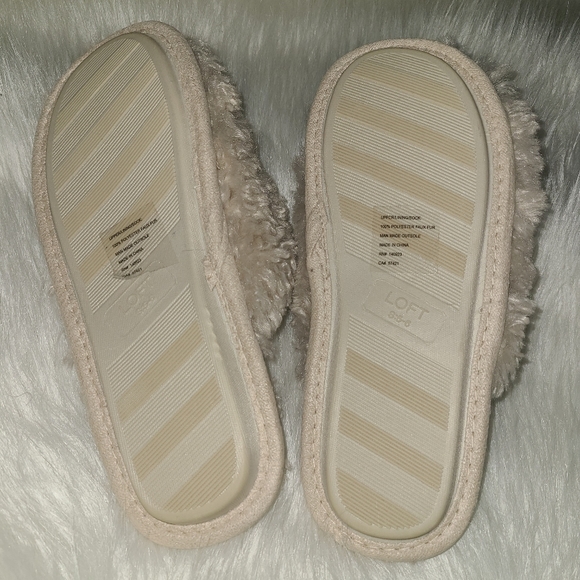 LOFT Faux Fur Scuff Slippers | Small (5/6) - Picture 5 of 6